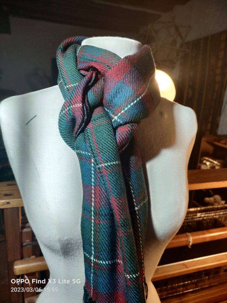 un Tartan que je dédie à la mémoire de mon Grand frère Pierre qui nous a quitté après un combat contre une saloperie de cancer pendant 9 mois pendant lesquels il a fait la preuve d'un courage et d'une dignité admirables.oe d